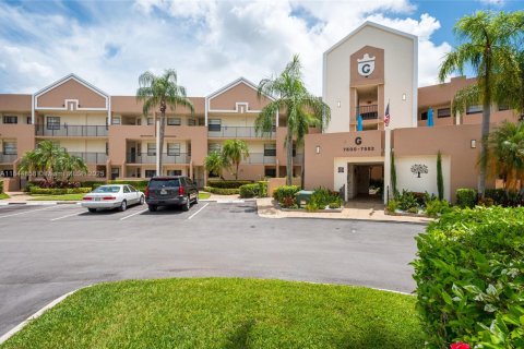 Condominio en venta en Tamarac, Florida, 2 dormitorios, 139.35 m2 № 1841268 - foto 2