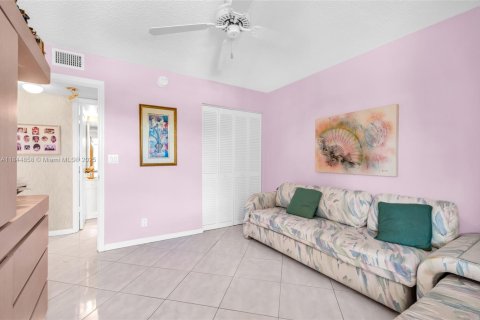 Condominio en venta en Tamarac, Florida, 2 dormitorios, 139.35 m2 № 1841268 - foto 17