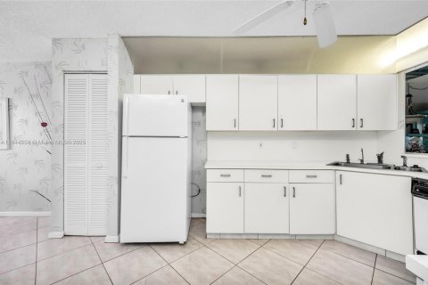 Condominio en venta en Tamarac, Florida, 2 dormitorios, 139.35 m2 № 1841268 - foto 5