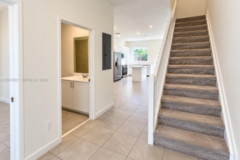 House in Homestead, Florida 3 bedrooms, 123.37 sq.m. № 2282370 - photo 5