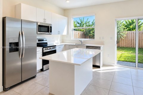 House in Homestead, Florida 3 bedrooms, 123.37 sq.m. № 2282370 - photo 2