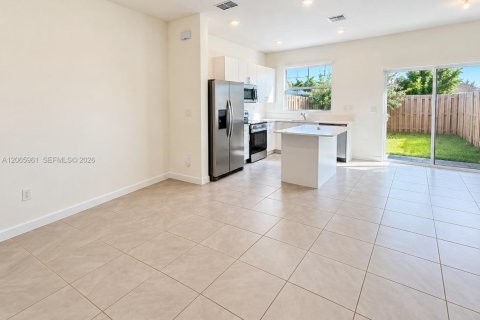 House in Homestead, Florida 3 bedrooms, 123.37 sq.m. № 2282370 - photo 4