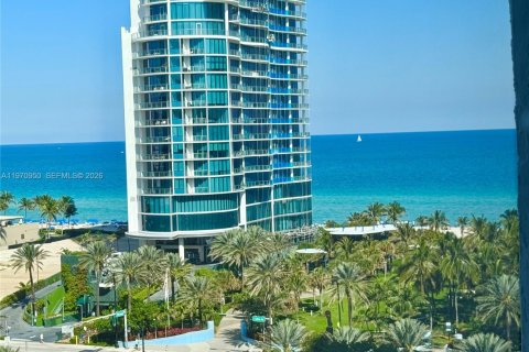 Condominio en Sunny Isles Beach, Florida, 3 dormitorios  № 2032653