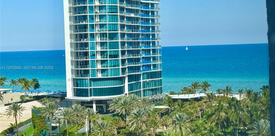 Condominio en Sunny Isles Beach, Florida, 3 dormitorios № 2032653