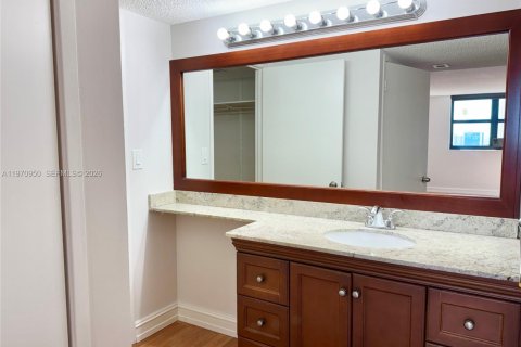 Condominio en venta en Sunny Isles Beach, Florida, 3 dormitorios, 151.24 m2 № 2032653 - foto 17