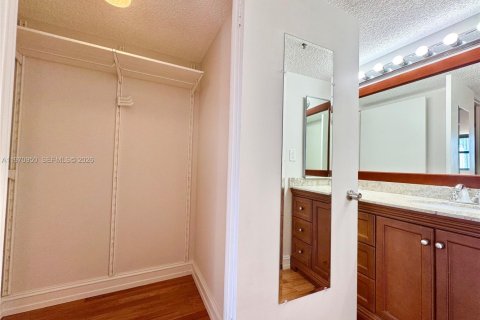 Condominio en venta en Sunny Isles Beach, Florida, 3 dormitorios, 151.24 m2 № 2032653 - foto 18