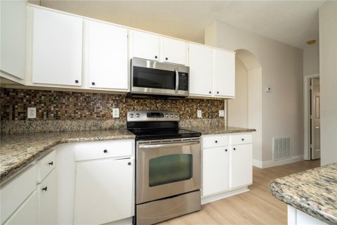 House in Orlando, Florida 4 bedrooms, 181.72 sq.m. № 2266463 - photo 26
