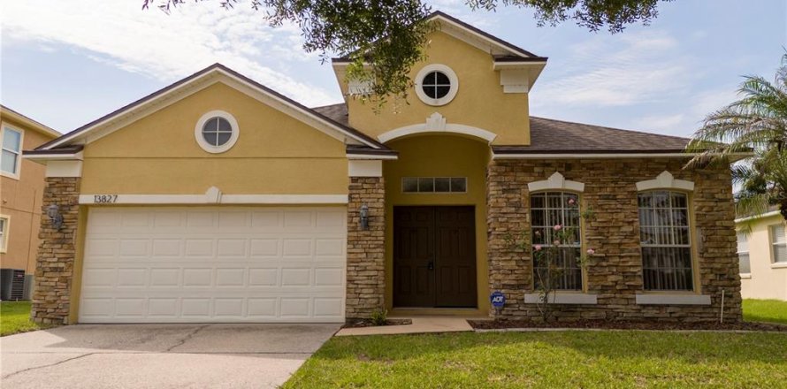 House in Orlando, Florida 4 bedrooms, 181.72 sq.m. № 2266463