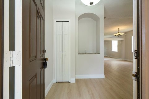 House in Orlando, Florida 4 bedrooms, 181.72 sq.m. № 2266463 - photo 14