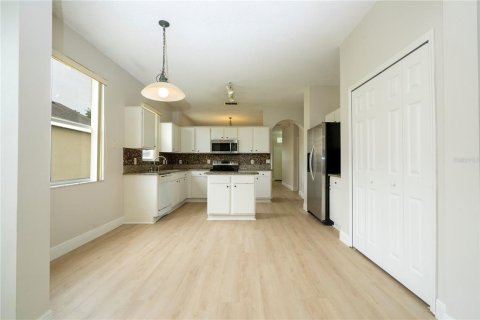 House in Orlando, Florida 4 bedrooms, 181.72 sq.m. № 2266463 - photo 27