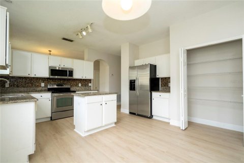 House in Orlando, Florida 4 bedrooms, 181.72 sq.m. № 2266463 - photo 24