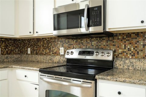 House in Orlando, Florida 4 bedrooms, 181.72 sq.m. № 2266463 - photo 21