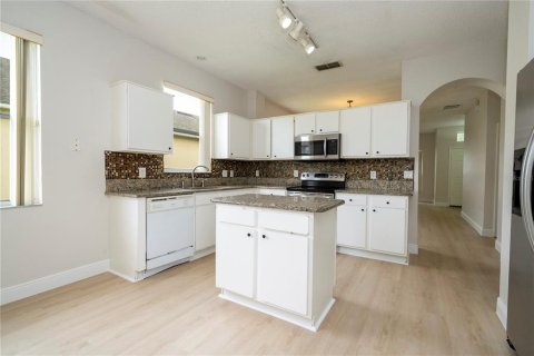 House in Orlando, Florida 4 bedrooms, 181.72 sq.m. № 2266463 - photo 22