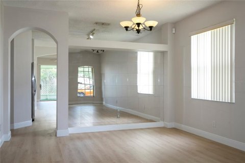 House in Orlando, Florida 4 bedrooms, 181.72 sq.m. № 2266463 - photo 17