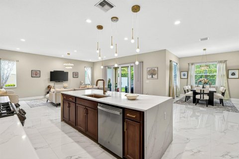 Villa ou maison à vendre à Lake Worth, Floride: 5 chambres, 286.6 m2 № 2146278 - photo 13