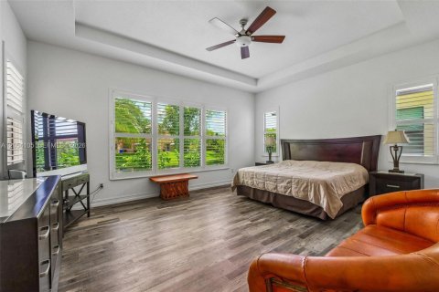 House in Pembroke Pines, Florida 3 bedrooms, 224.92 sq.m. № 2180103 - photo 7
