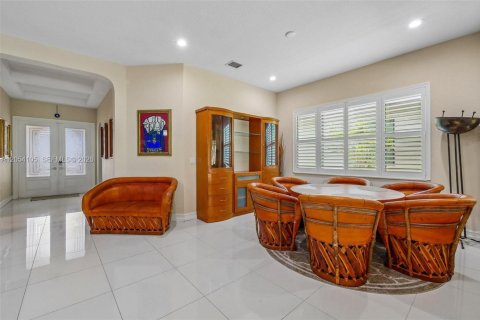 House in Pembroke Pines, Florida 3 bedrooms, 224.92 sq.m. № 2180103 - photo 5