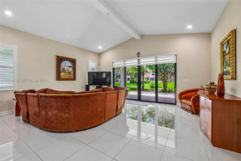 House in Pembroke Pines, Florida 3 bedrooms, 224.92 sq.m. № 2180103 - photo 6