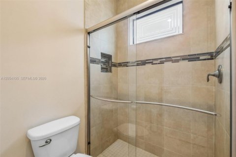 House in Pembroke Pines, Florida 3 bedrooms, 224.92 sq.m. № 2180103 - photo 16