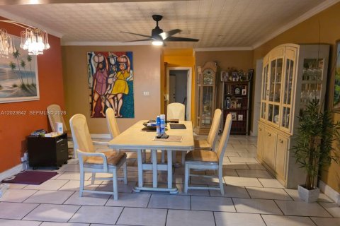 Villa ou maison à louer à Miami Gardens, Floride: 3 chambres, 172.33 m2 № 2257246 - photo 2