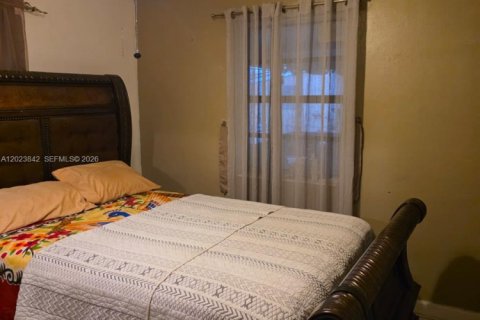 Villa ou maison à louer à Miami Gardens, Floride: 3 chambres, 172.33 m2 № 2257246 - photo 7