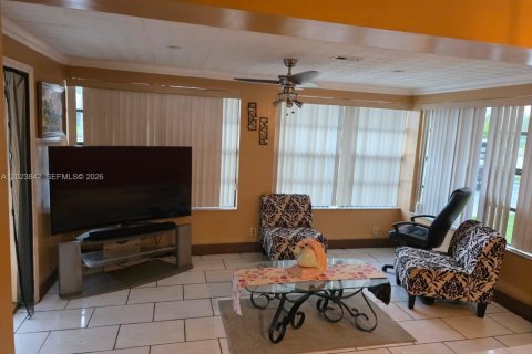 Villa ou maison à Miami Gardens, Floride 3 chambres, 172.33 m2 № 2257246