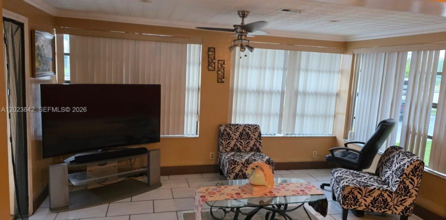Villa ou maison à Miami Gardens, Floride 3 chambres, 172.33 m2 № 2257246
