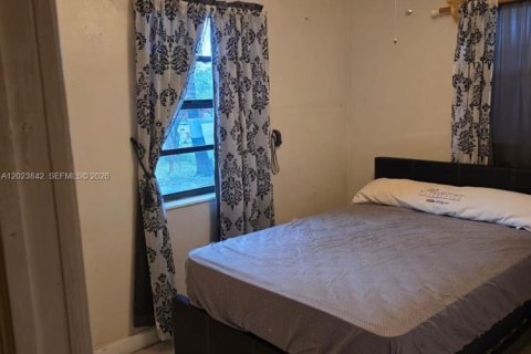 Villa ou maison à louer à Miami Gardens, Floride: 3 chambres, 172.33 m2 № 2257246 - photo 10