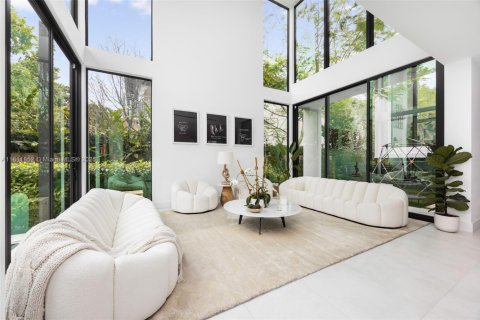 House in Miami Beach, Florida 5 bedrooms, 377.37 sq.m. № 1772697 - photo 16