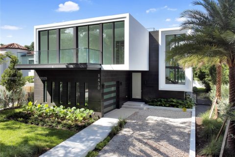 House in Miami Beach, Florida 5 bedrooms, 377.37 sq.m. № 1772697 - photo 5