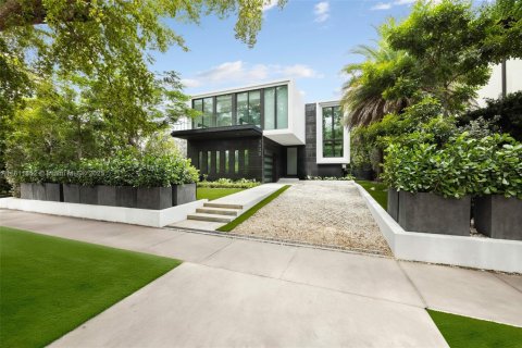 House in Miami Beach, Florida 5 bedrooms, 377.37 sq.m. № 1772697 - photo 6