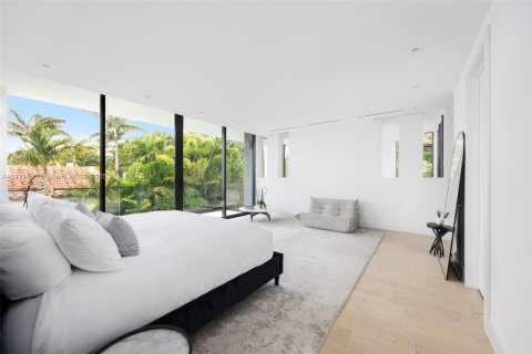 House in Miami Beach, Florida 5 bedrooms, 377.37 sq.m. № 1772697 - photo 30