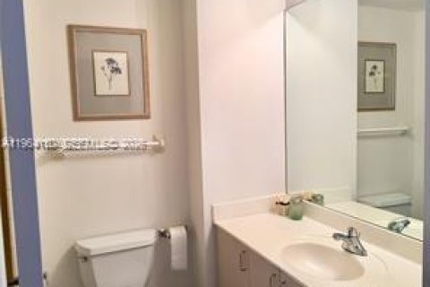 Снять в аренду кондоминиум в Майами, Флорида 2 спальни, 86.4м2, № 2026571 - фото 5