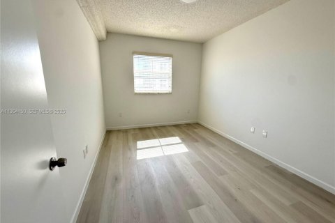 Снять в аренду кондоминиум в Майами, Флорида 2 спальни, 86.4м2, № 2026571 - фото 8