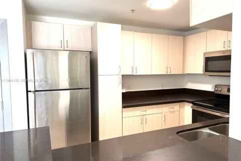 Снять в аренду кондоминиум в Майами, Флорида 2 спальни, 86.4м2, № 2026571 - фото 6