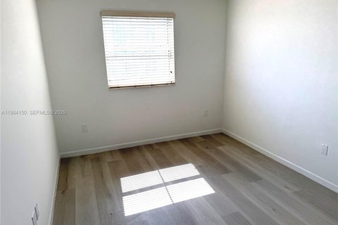 Снять в аренду кондоминиум в Майами, Флорида 2 спальни, 86.4м2, № 2026571 - фото 7