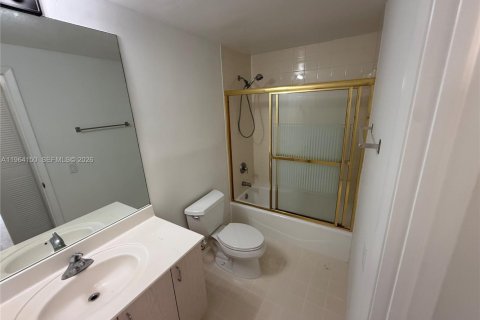 Снять в аренду кондоминиум в Майами, Флорида 2 спальни, 86.4м2, № 2026571 - фото 10