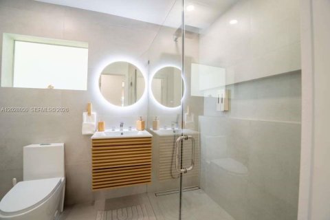 House in Miami, Florida 3 bedrooms, 148.83 sq.m. № 2257717 - photo 5