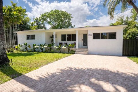 House in Miami, Florida 3 bedrooms, 148.83 sq.m. № 2257717