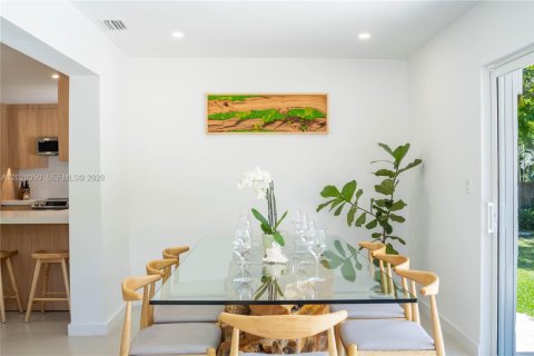 House in Miami, Florida 3 bedrooms, 148.83 sq.m. № 2257717 - photo 8