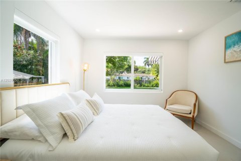House in Miami, Florida 3 bedrooms, 148.83 sq.m. № 2257717 - photo 7