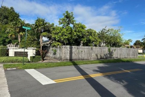Villa ou maison à louer à Sunrise, Floride: 2 chambres, 128.67 m2 № 1921149 - photo 7