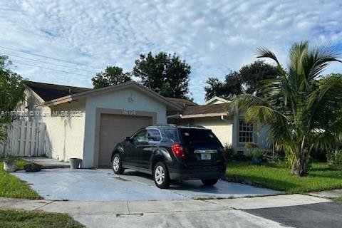 Villa ou maison à louer à Sunrise, Floride: 2 chambres, 128.67 m2 № 1921149 - photo 3