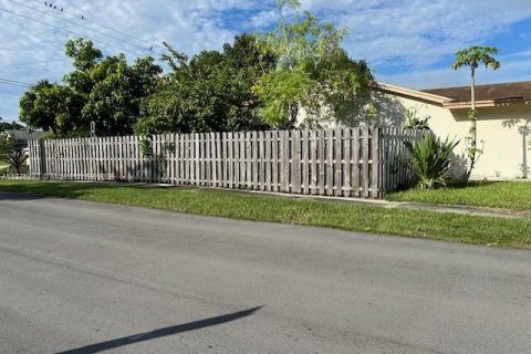 Villa ou maison à louer à Sunrise, Floride: 2 chambres, 128.67 m2 № 1921149 - photo 6
