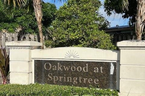 Villa ou maison à louer à Sunrise, Floride: 2 chambres, 128.67 m2 № 1921149 - photo 1