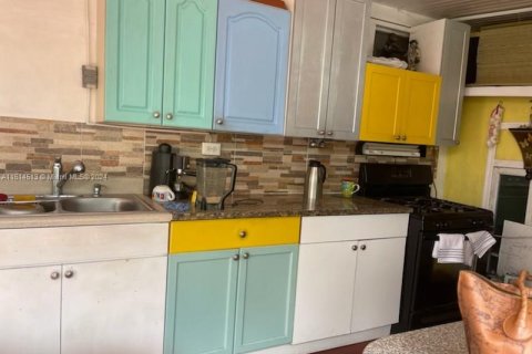 Villa ou maison à vendre à Miami, Floride: 4 chambres, 162.02 m2 № 1984100 - photo 13