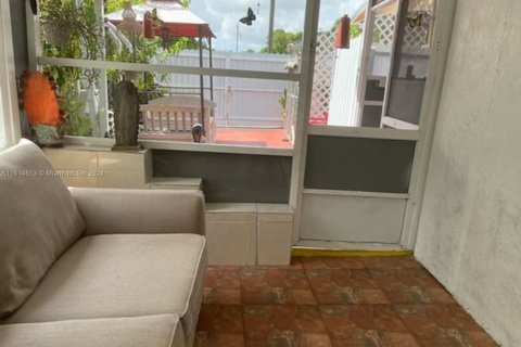 Villa ou maison à vendre à Miami, Floride: 4 chambres, 162.02 m2 № 1984100 - photo 5