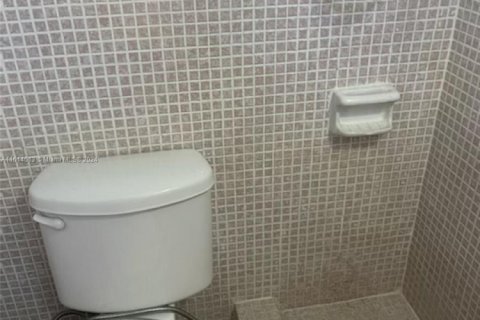 Villa ou maison à vendre à Miami, Floride: 4 chambres, 162.02 m2 № 1984100 - photo 9