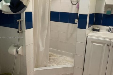 Villa ou maison à vendre à Miami, Floride: 4 chambres, 162.02 m2 № 1984100 - photo 10