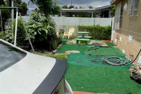 Villa ou maison à vendre à Miami, Floride: 4 chambres, 162.02 m2 № 1984100 - photo 18